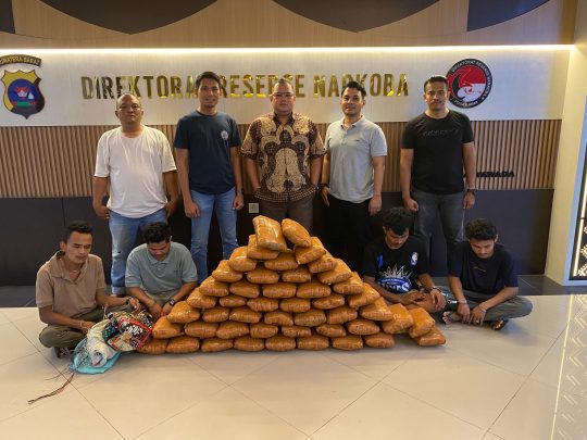 Polda Sumbar Gagalkan Peredaran 47 Kg Ganja, Sempat Disimpan Dibawah Kompor dan Kamar Mandi