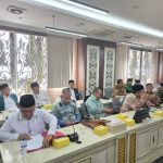 Tegas!!! Wawali Harris Bobihoe Tegur Supir Kontainer Buang Sampah Sembarangan